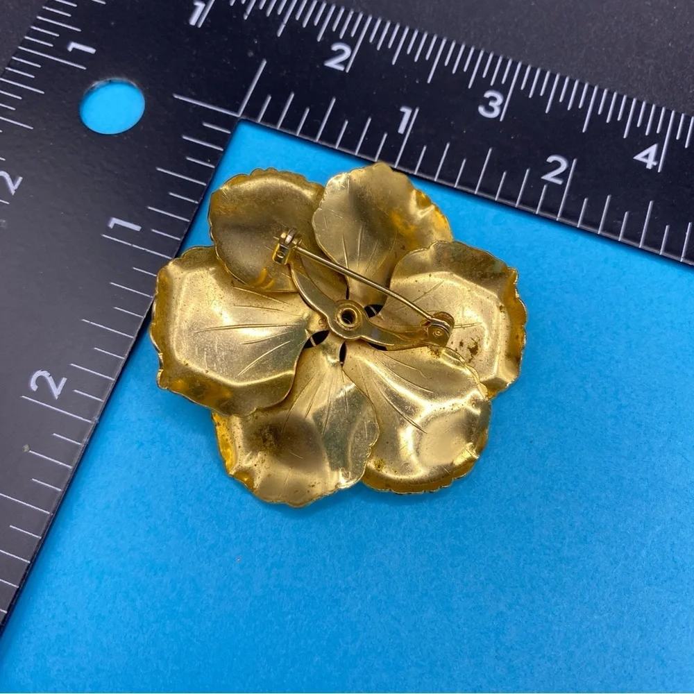 Vintage Gold Tone Floral Brooch 2” Textured Granny Core